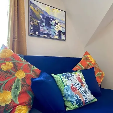 Beachside Bliss: Stylish Apartment near Bournemouth-2