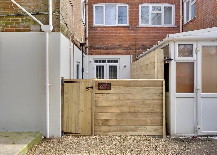 Wimborne Road Apartment 4