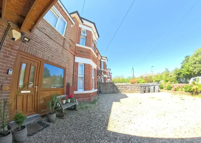 Bright Two-Bedroom Apartment With Parking, Close To Train Station & Seaside